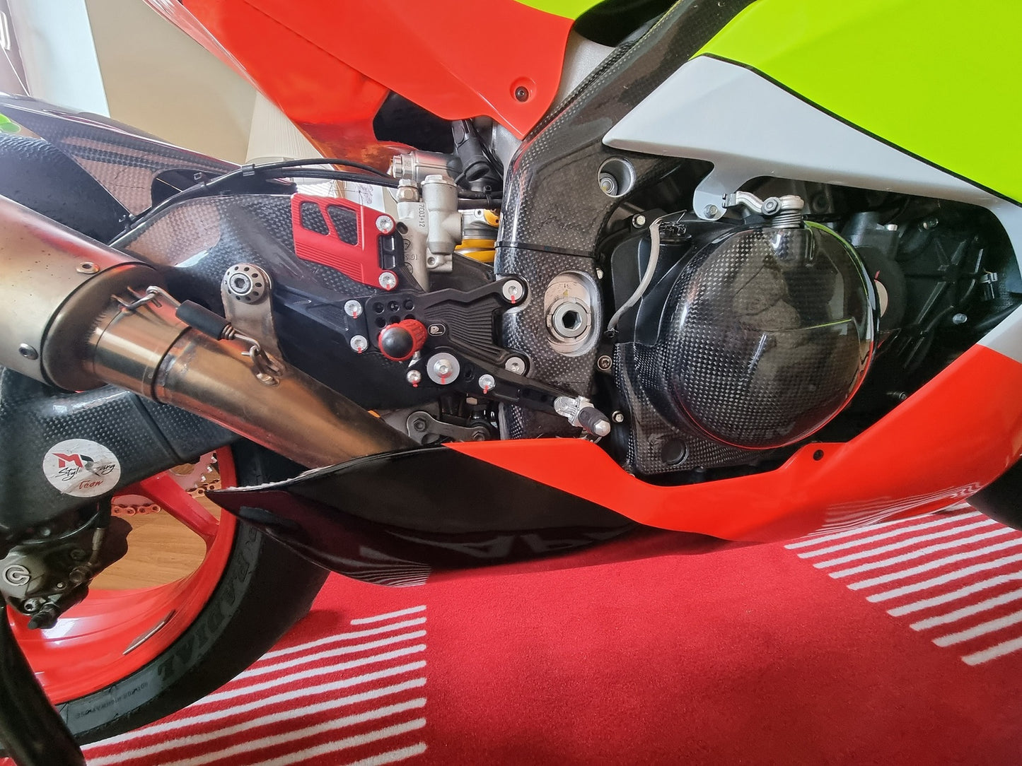 Fußrastenanlage für das Motorrad Aprilia RSV4 / Tuono 1100 (2017– ) mit Umkehrschaltung