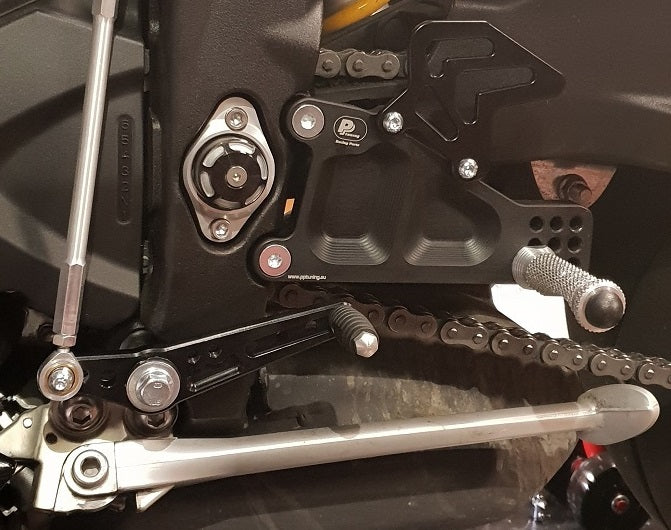 Fußrastenanlage Triumph Street Triple 765 (2017- 2022 ) mit Umkehrschaltung