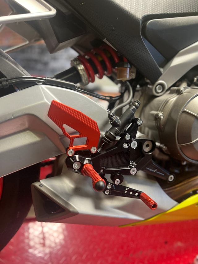 Fußrastenanlage Aprilia RS 660 / Tuono 660 (2021-)
